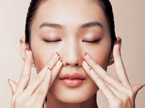使用便宜又好用的护肤品，为什么会导致激素脸?