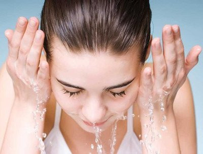 激素依赖性皮炎怎样正确洗脸？
